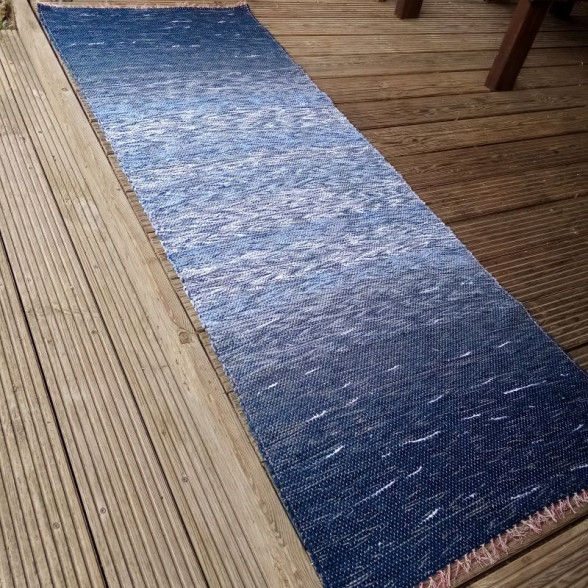 No dzijām austs paklājs - grīdceliņš